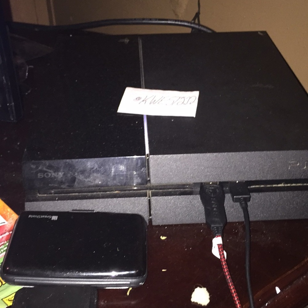 PS4 - Picture 2 of 4